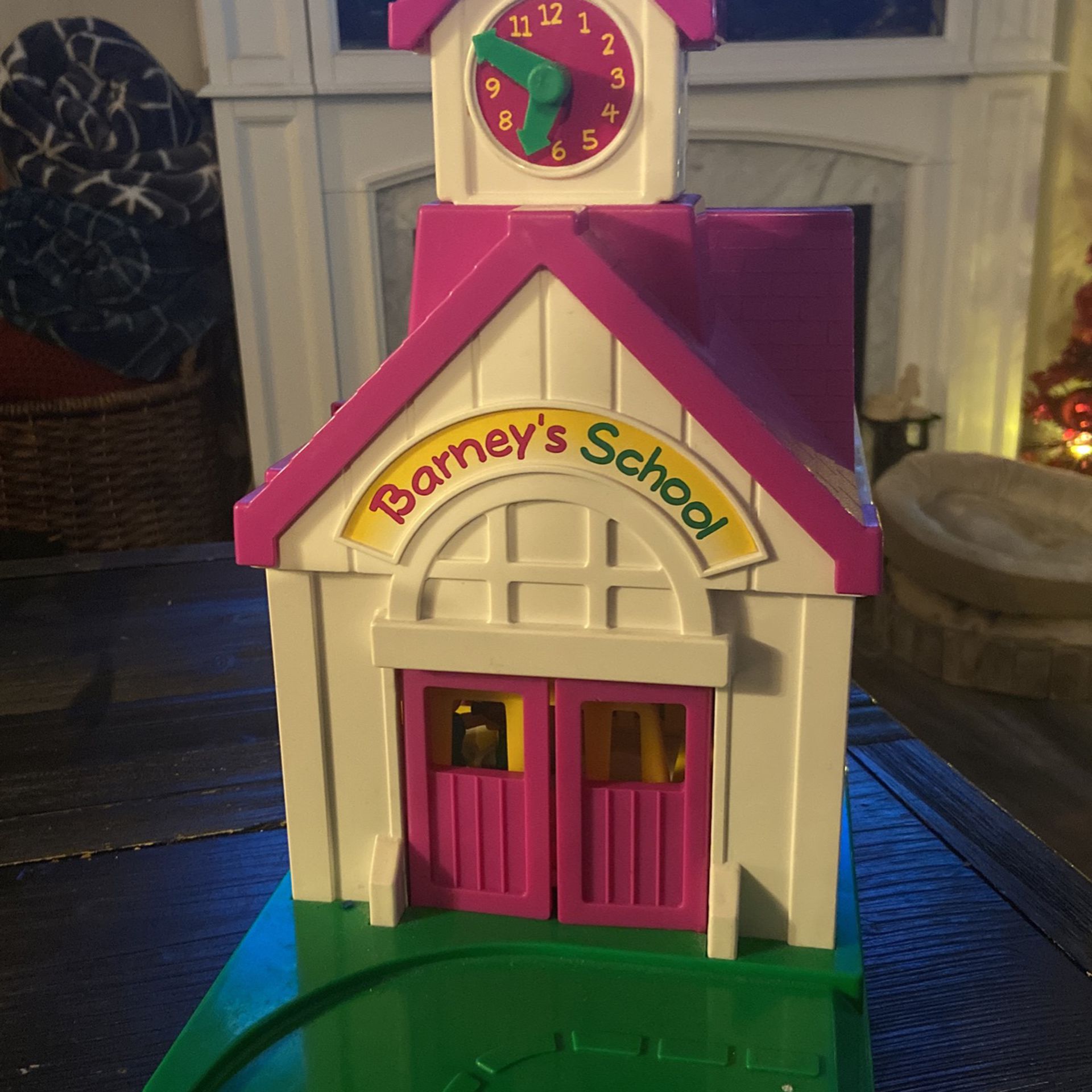 Barney Schoolhouse Play Set