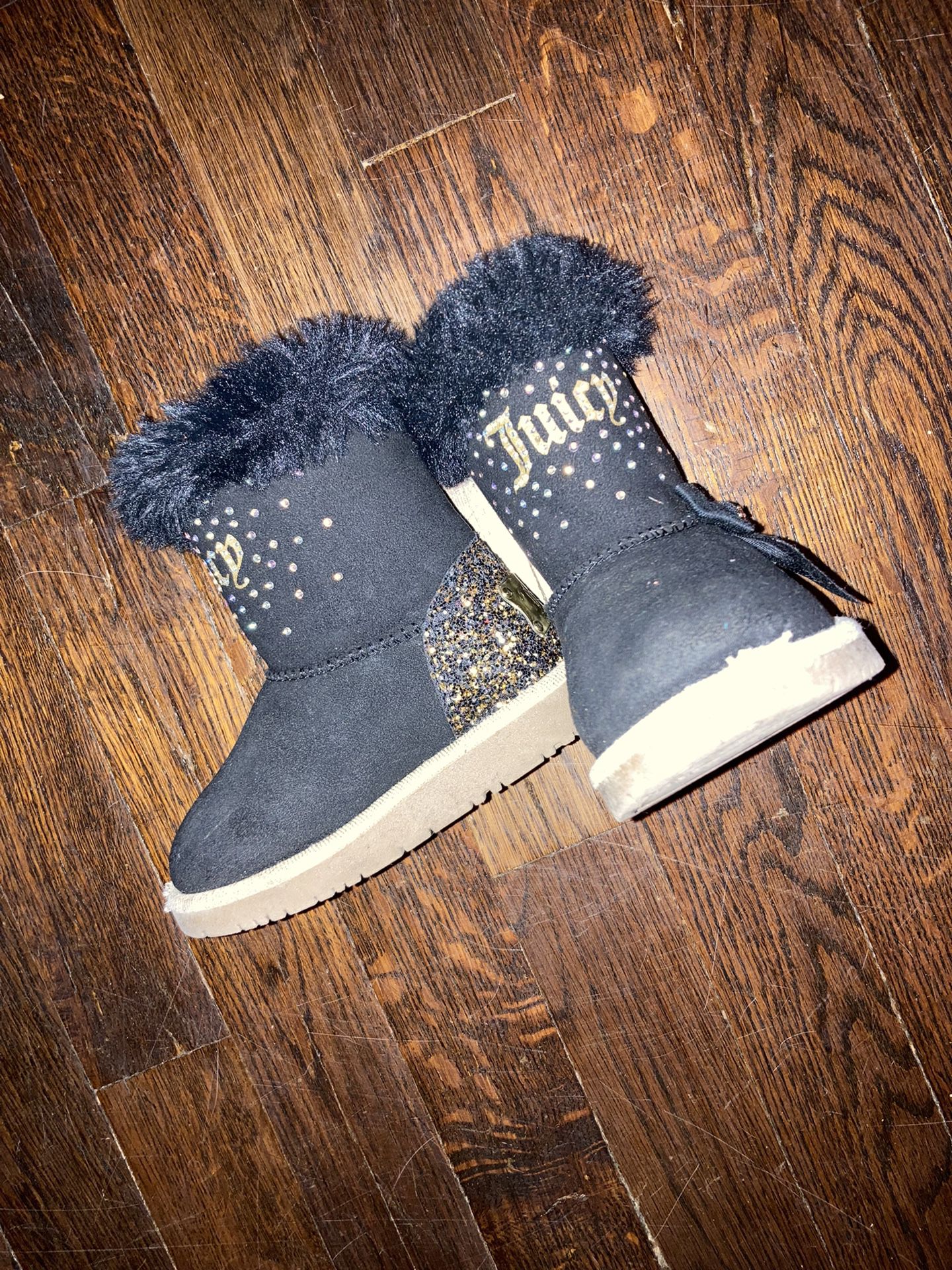 Juicy Couture  5T Fur Boots