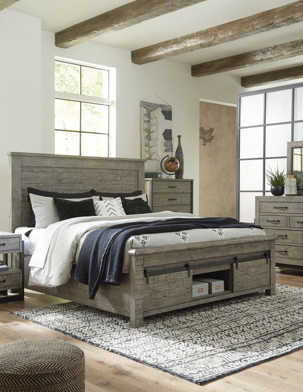 ♥️Brennagan Gray Queen Footboard Storage Bed

