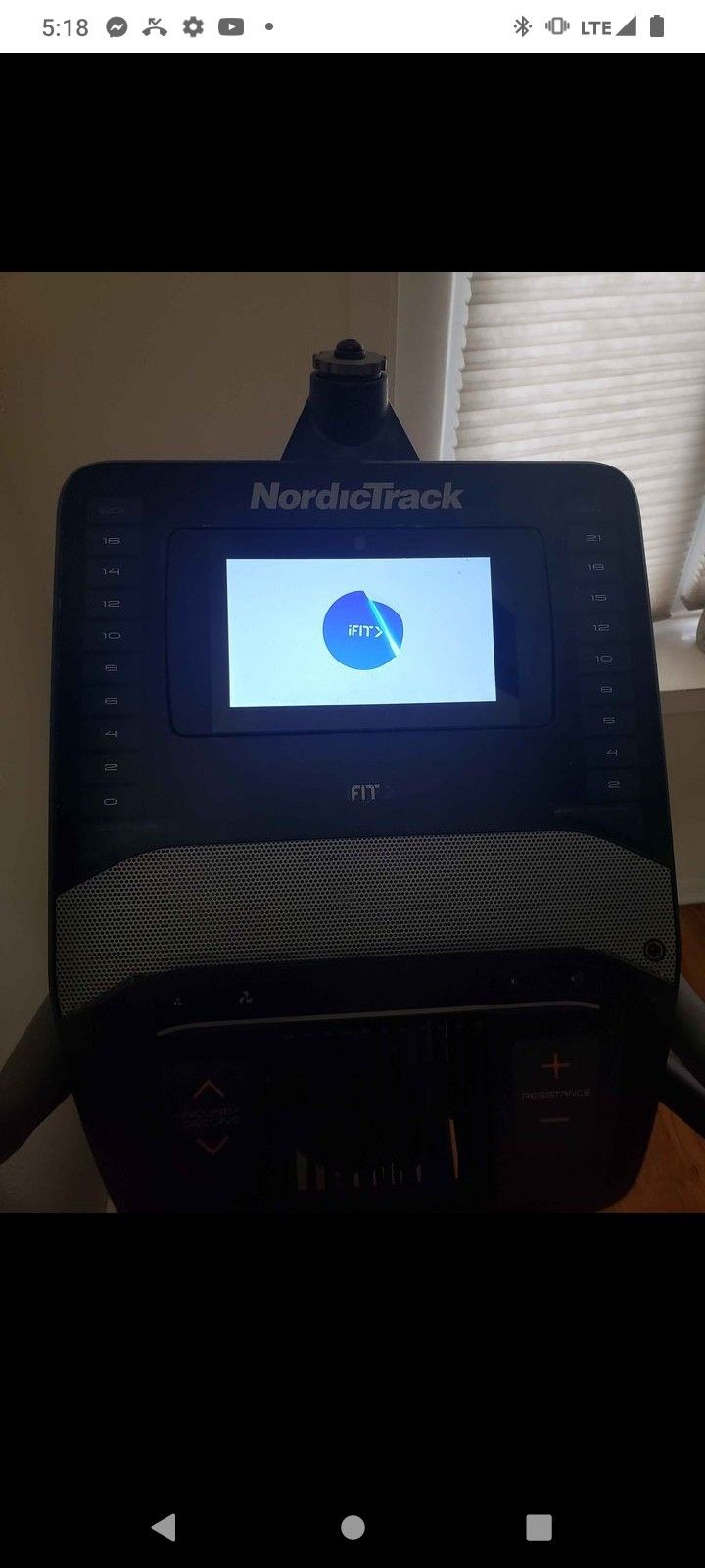 NORDICTRACK 10.9I ELLIPTICAL MACHINE ( LIKE NEW & DELIVERY AVAILABLE TODAY)