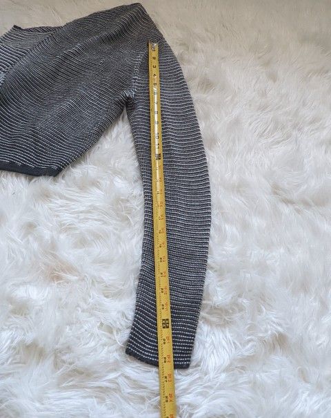 Express Knit Open Front Long Sleeves Cardigan Size L. 60%Acrylic, 40%Merino....