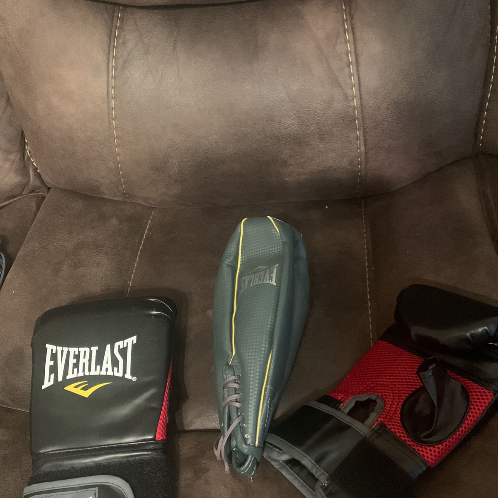 Everlasting Training Gloves With Speed Bag!