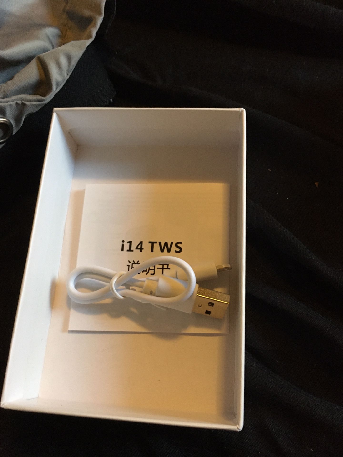 WIRELESS HEADPHONES / EARBUDS (WORKS WITH ANDROID & IPHONE)