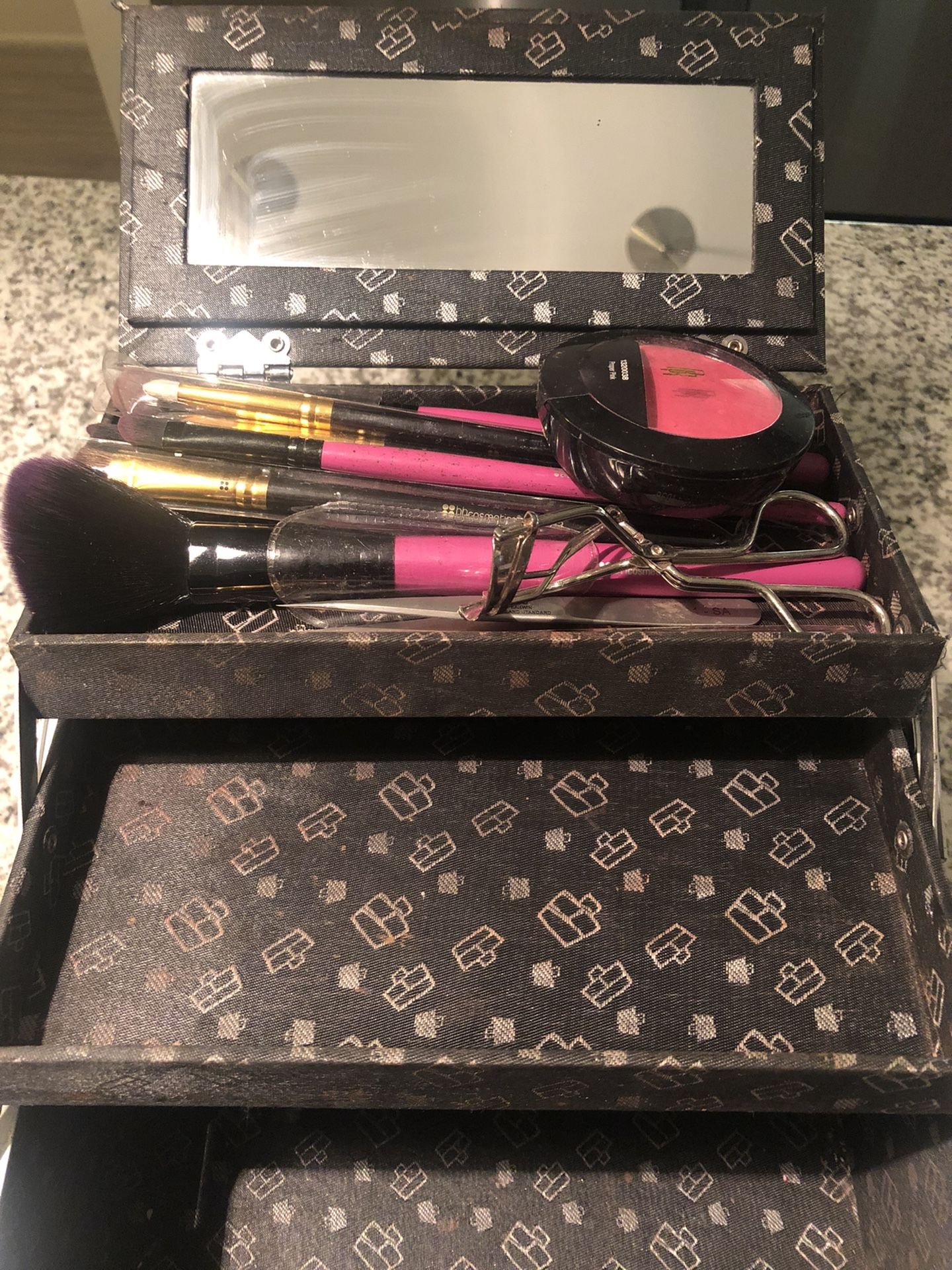Make Up Box With Free Eyeshadow Pallets, Brushes And More!