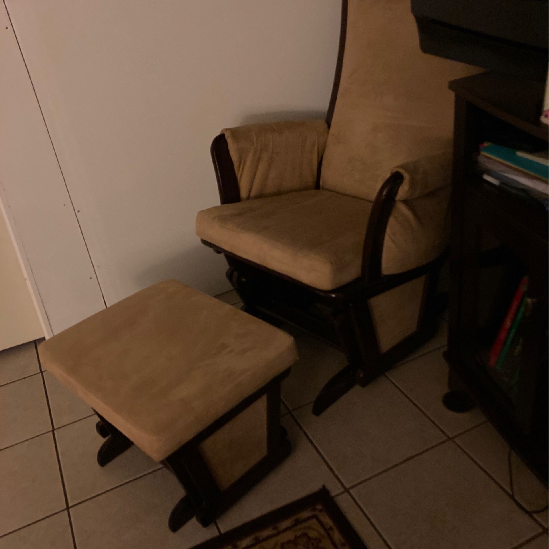 Rocking Chair With Ottoman