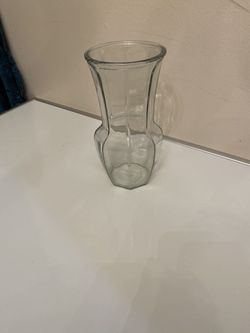 Clear glass vase Thumbnail