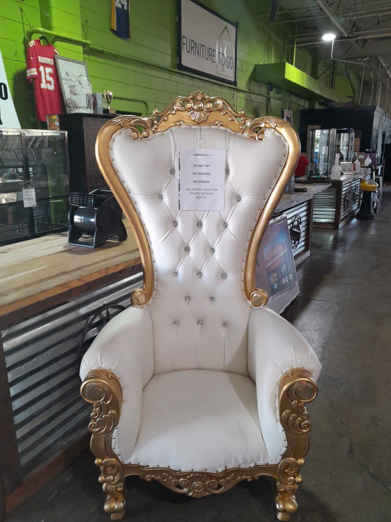 White  And Gold Throne 