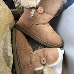 Ugg Boot With Side Button Size 11 Thumbnail