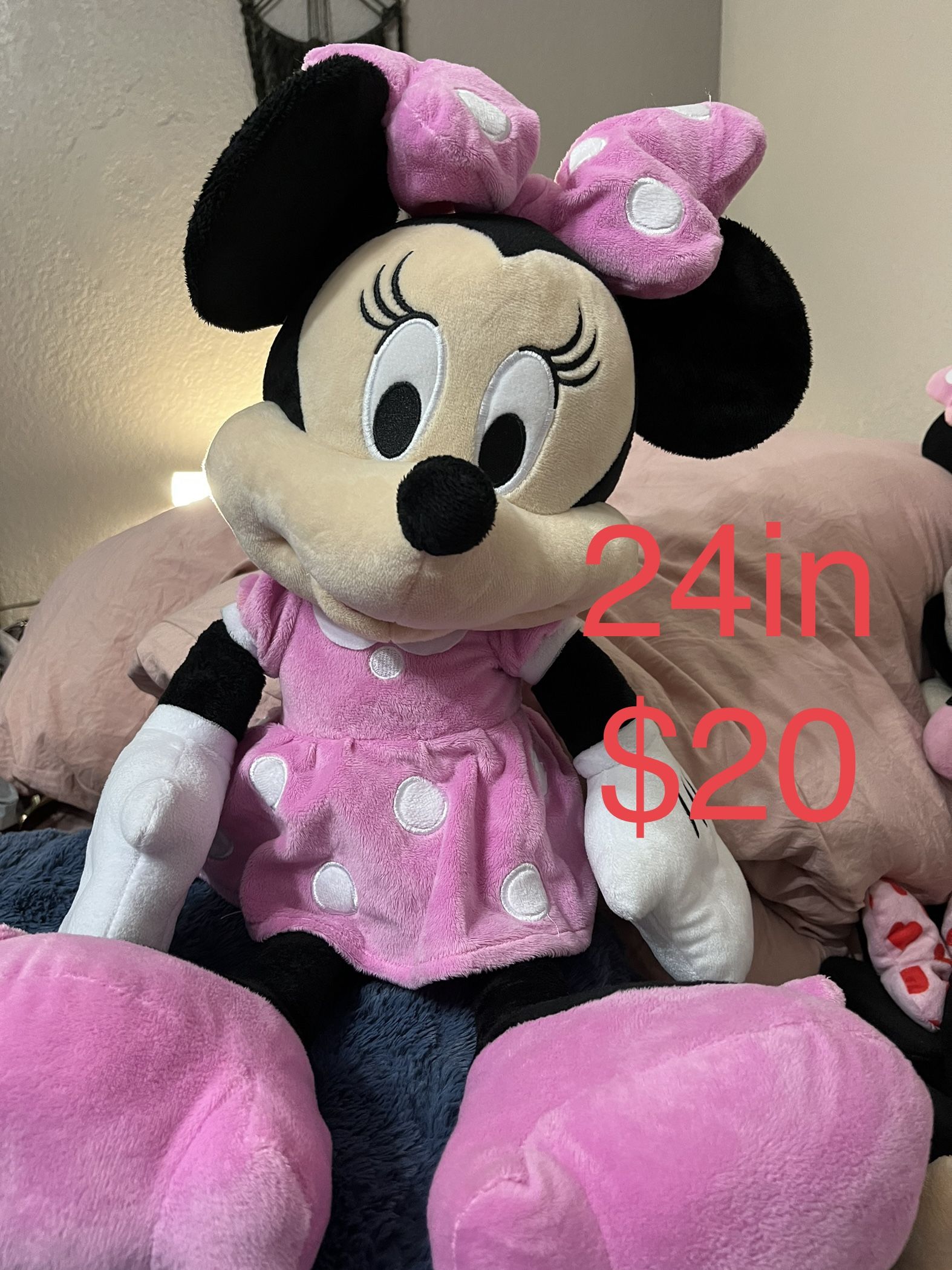 Giant Minnie Mouse