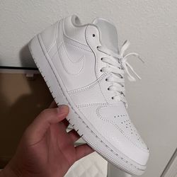 All White Jordan 1 Low  Thumbnail