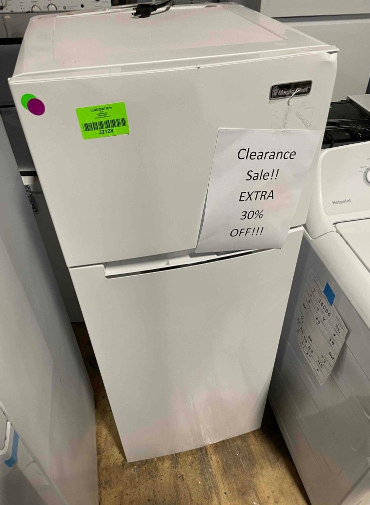 MAGIC CHEF MCDR740WE 7.4 cu. ft. 2Door Mini Fridge for Sale in