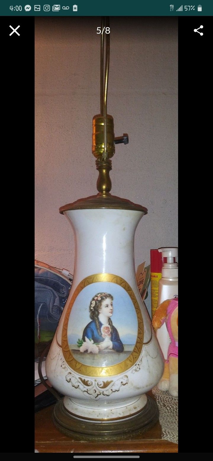 Elegant Antique & Victorian era Lamp