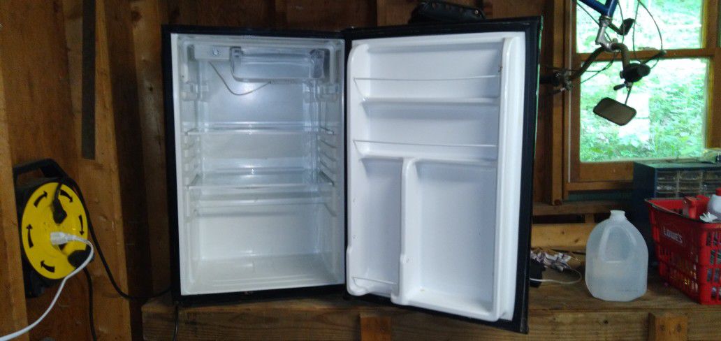 Black Frigidaire 3.1 cubic mini fridge