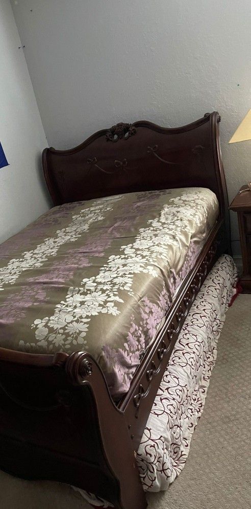 Queen Size Bed & Dresser