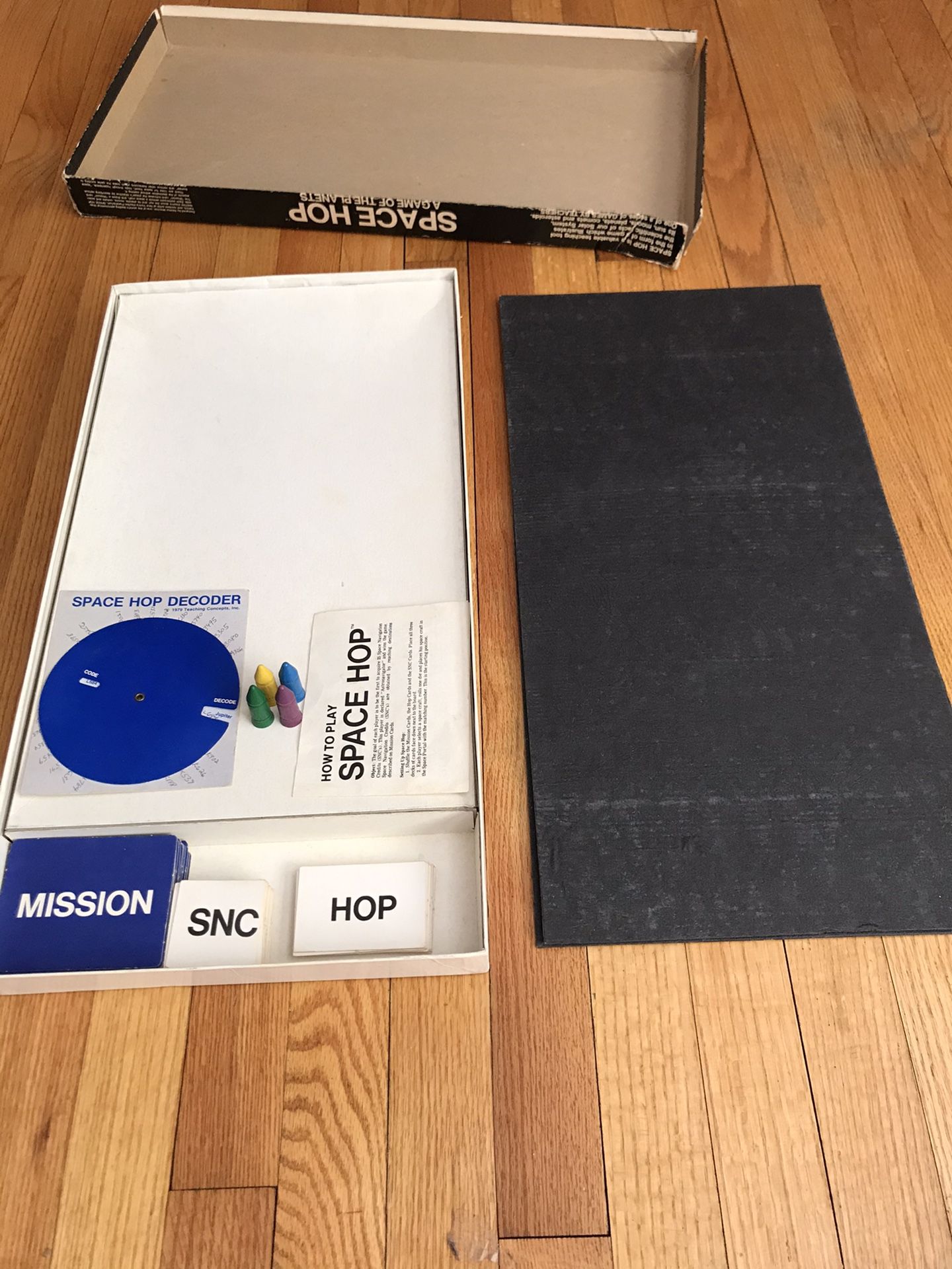 Vintage 1981 Space Hop: A Game of Planets Board Game by Teaching Concepts INC Used. Pictures are accurate.