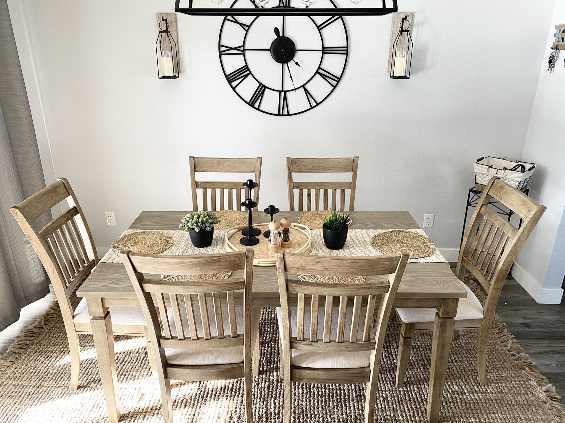 New 7 Pieces Dining Set