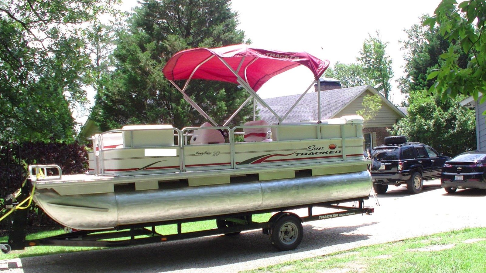 Great Shape. 2OO6 SUN TRACKER PONTOON
