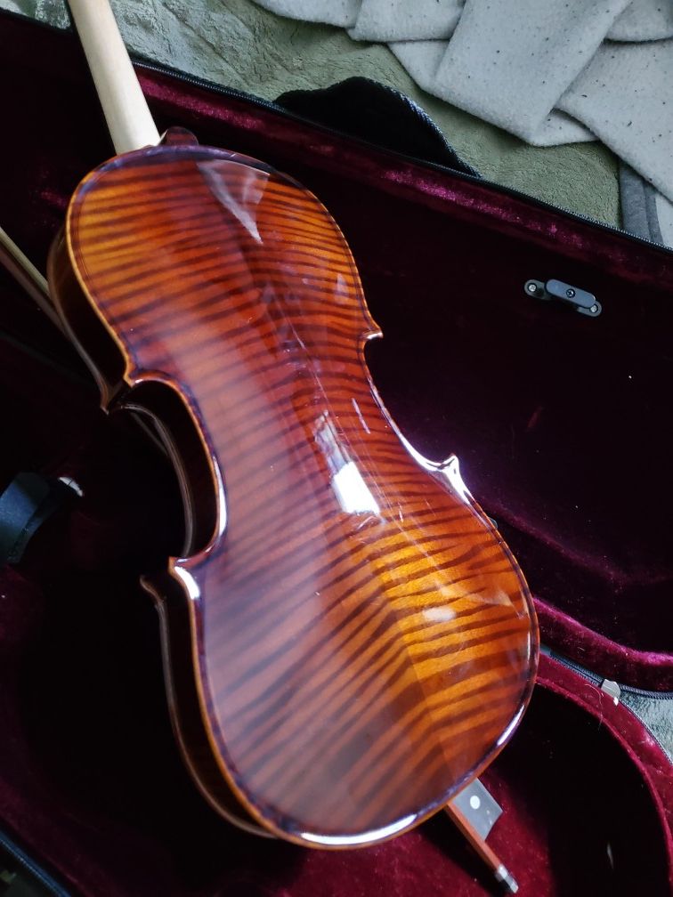 Full sized beginner violin