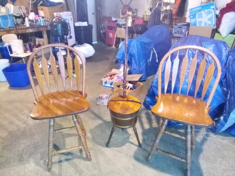 Vintage Table Lamp With Swiveling Bar chairs