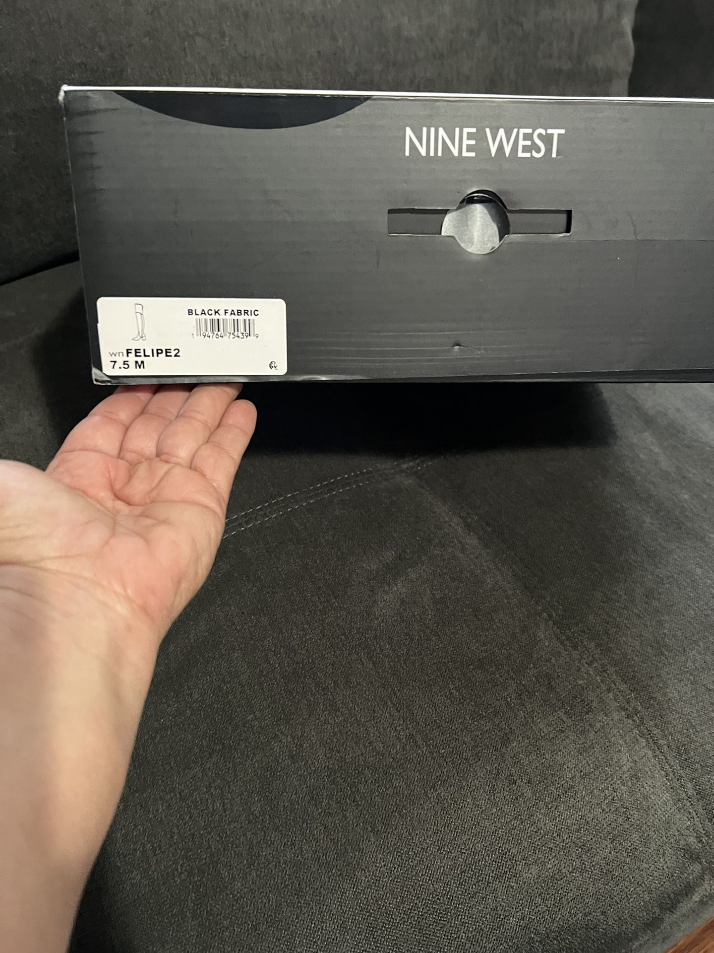 These new boots are sold I never put them on Nine West size 7.5 I sell them at a price of $ 95 any information you can send me a message
