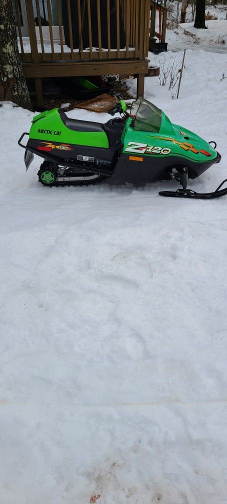 Arctic Cat Z120 Kids Snowmobile