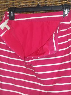 Banana Republic Women's Size 4 Red White Stripe Pencil Skirt Fully Lined

Excellent Condition!!

**Bundle and save with combined shipping**

 Thumbnail