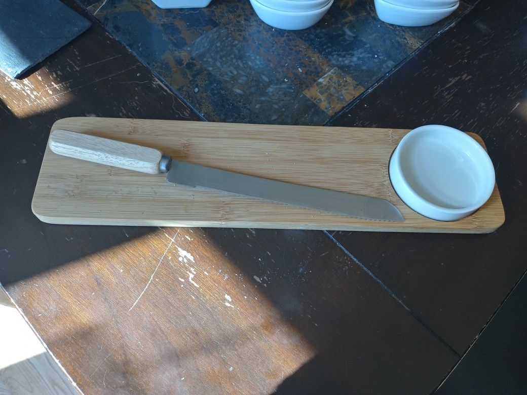 Set of serving pieces