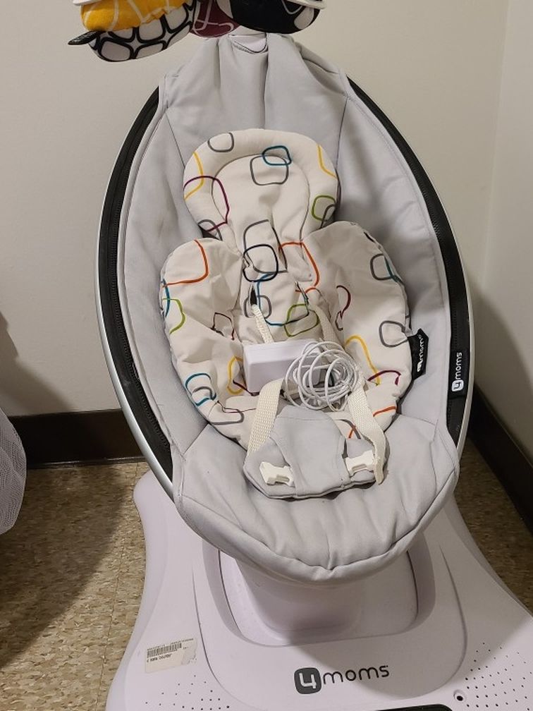 4 Moms Rocker