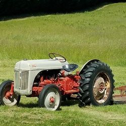 Ford 8N Tractor Thumbnail