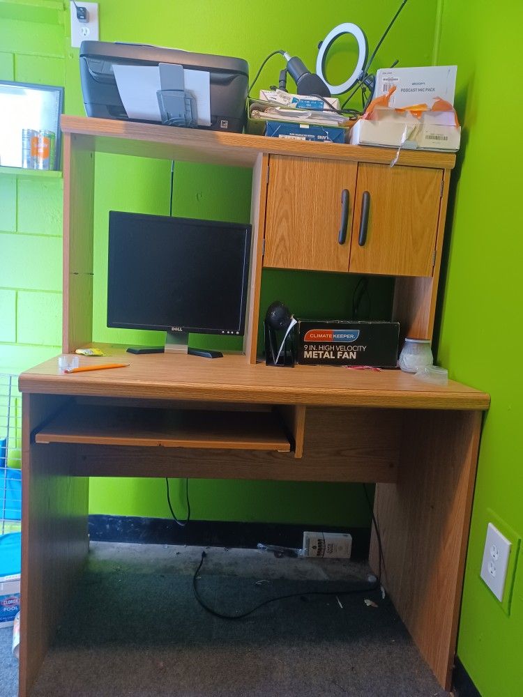 Computer Desk With Hutch