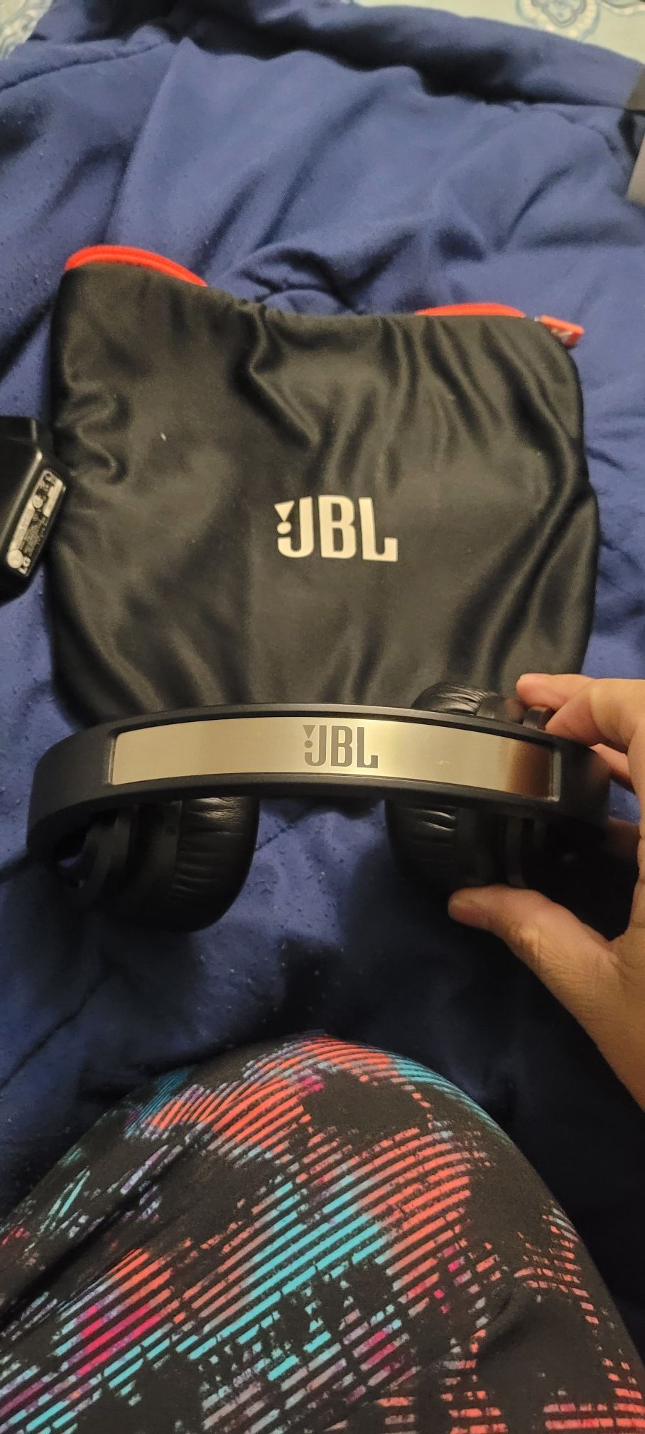 JBL HEADPHONES SUPER POWERFUL WIRELESS