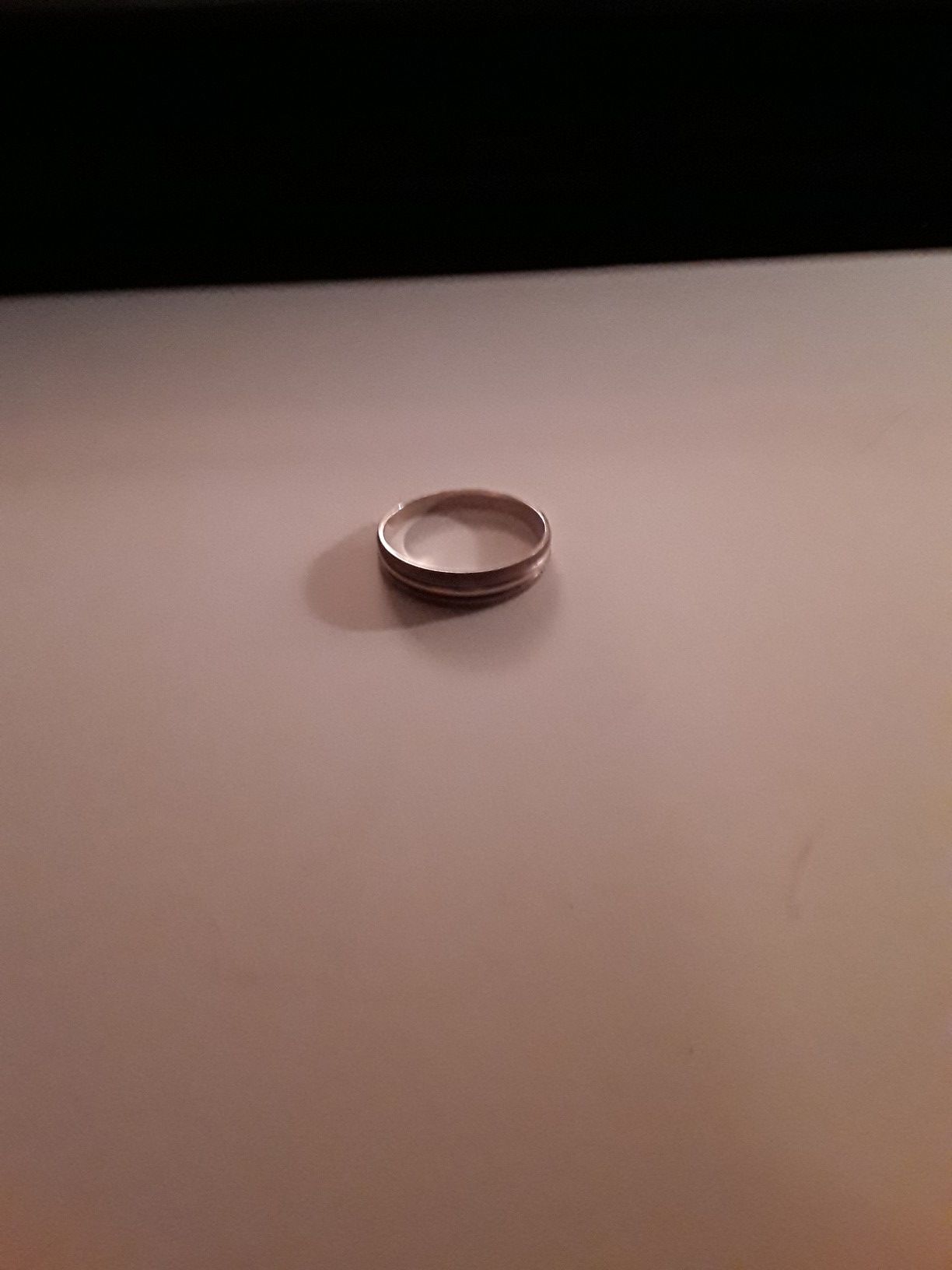 Men's gold wedding band