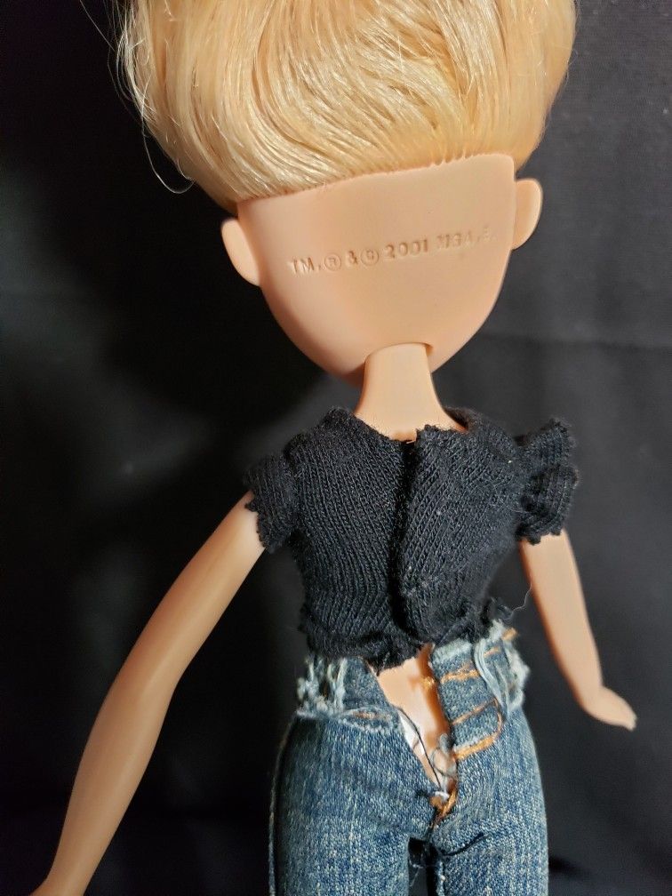 Bratz doll blonde hair 2001 . Doll is 10" tall . Good condition and smoke free home.