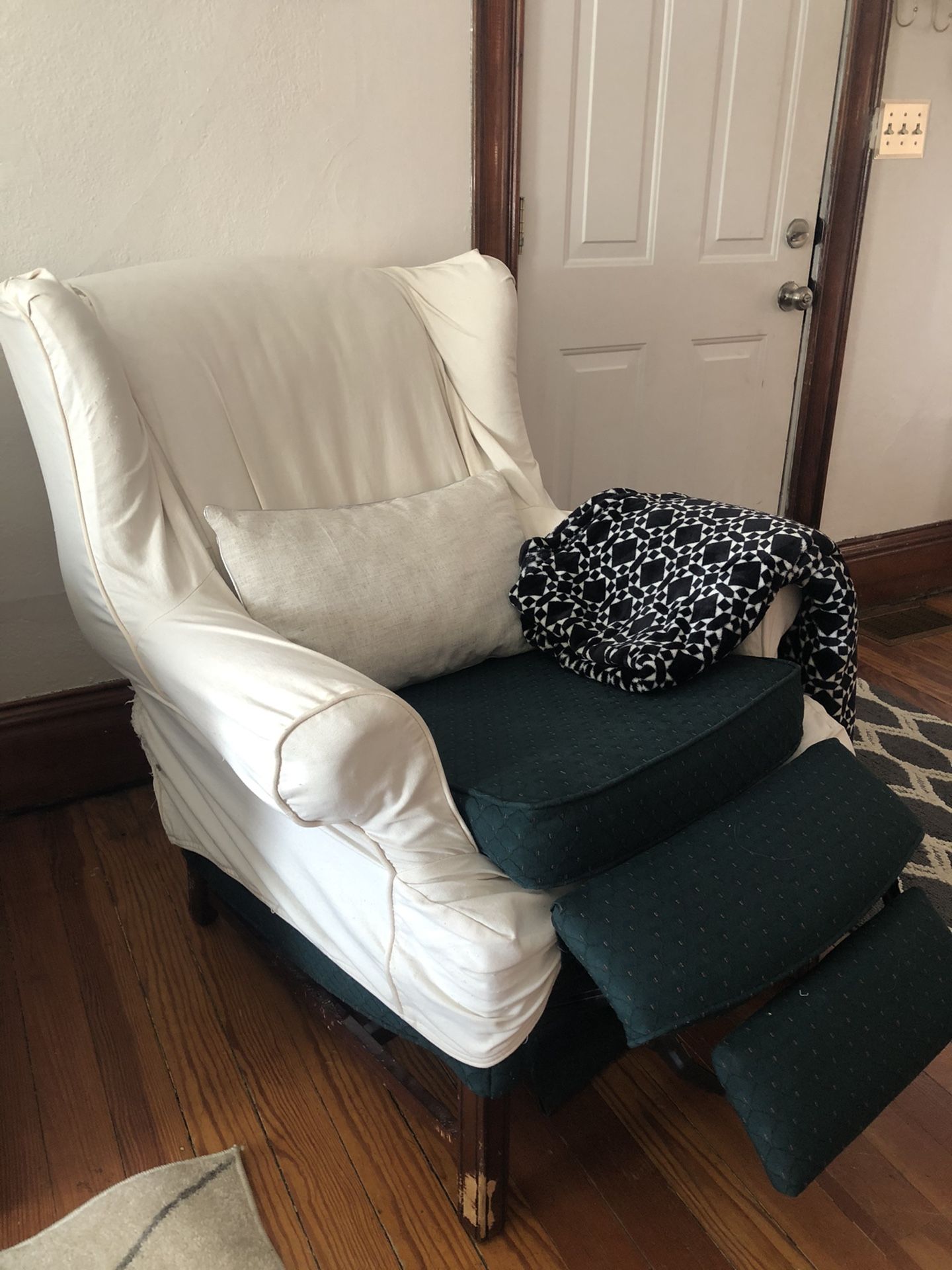Chair With Footrest