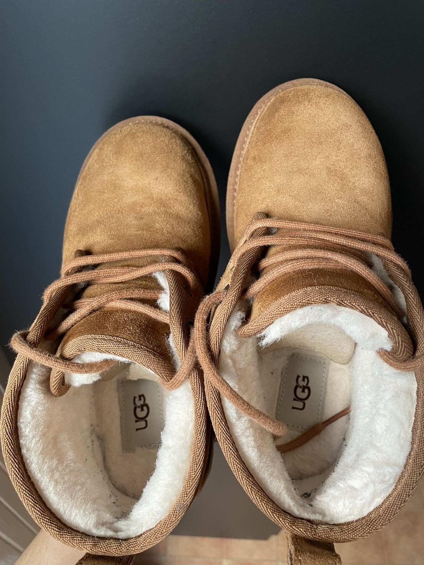 Uggs Neumel Boot Size 6