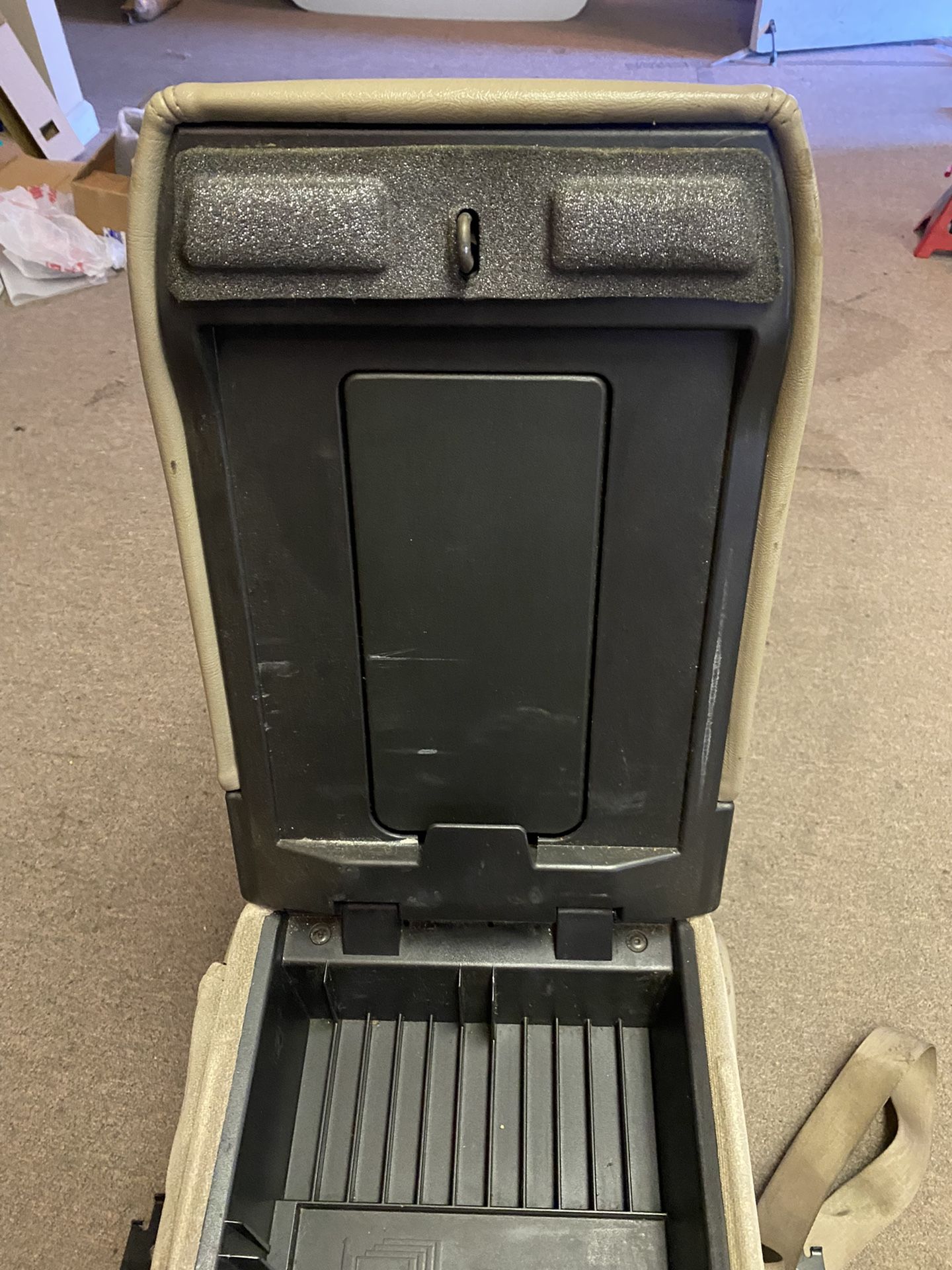 99-06 Chevy GMC OEM Jump Seat Arm Rest Console Silverado Sierra Tahoe Suburban