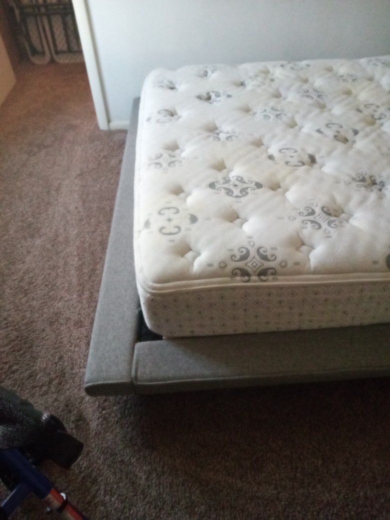 For Sale Low Platform Bed Queen Size