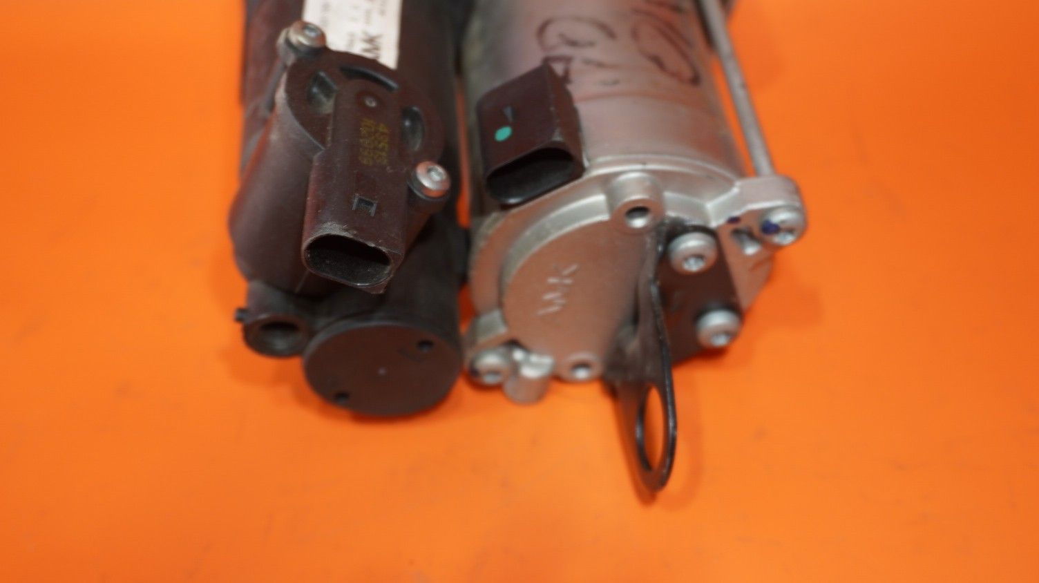 MERCEDES BENZ S550 AIR COMPRESSOR SUSPENSION 2007 2008 2009 2010 A2213201704