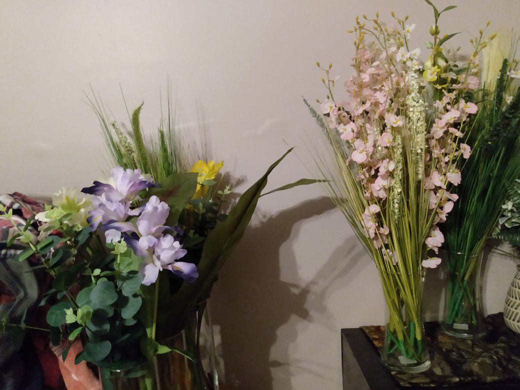 Beautiful flowers $3 per vase