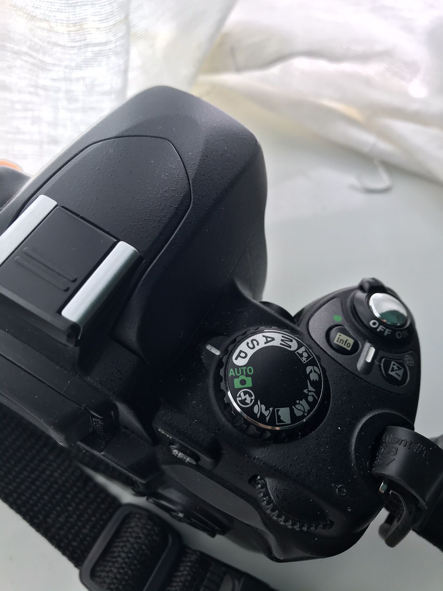 Nikon D40 6.1 MP Digital Camera DSLR Body only