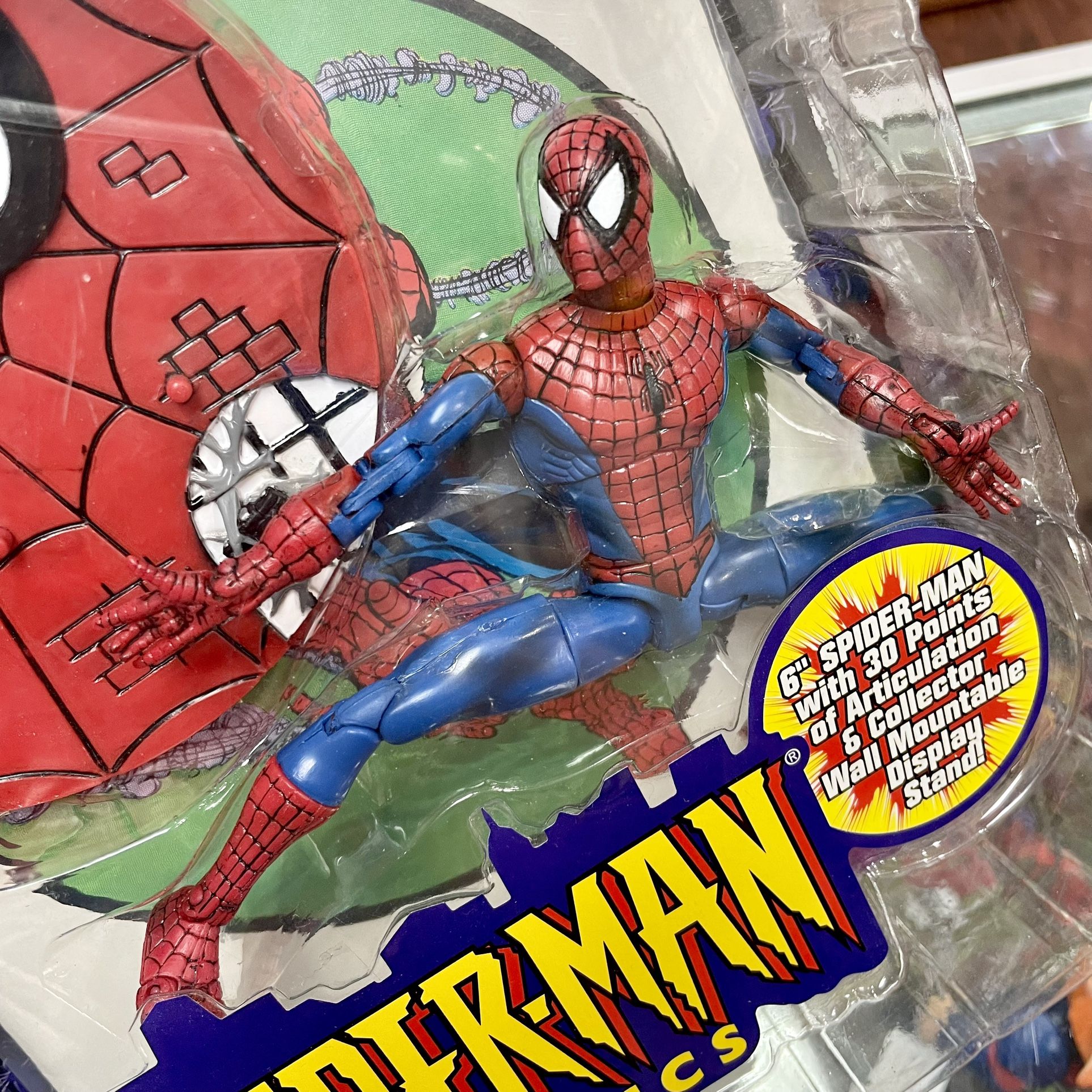Vintage 2000 Toy Biz Spider-Man Classics 6” Action Figure Toy NIB - 30 Points Of Articulation, Wall Mountable Display Stand & 30 Page Comic Book