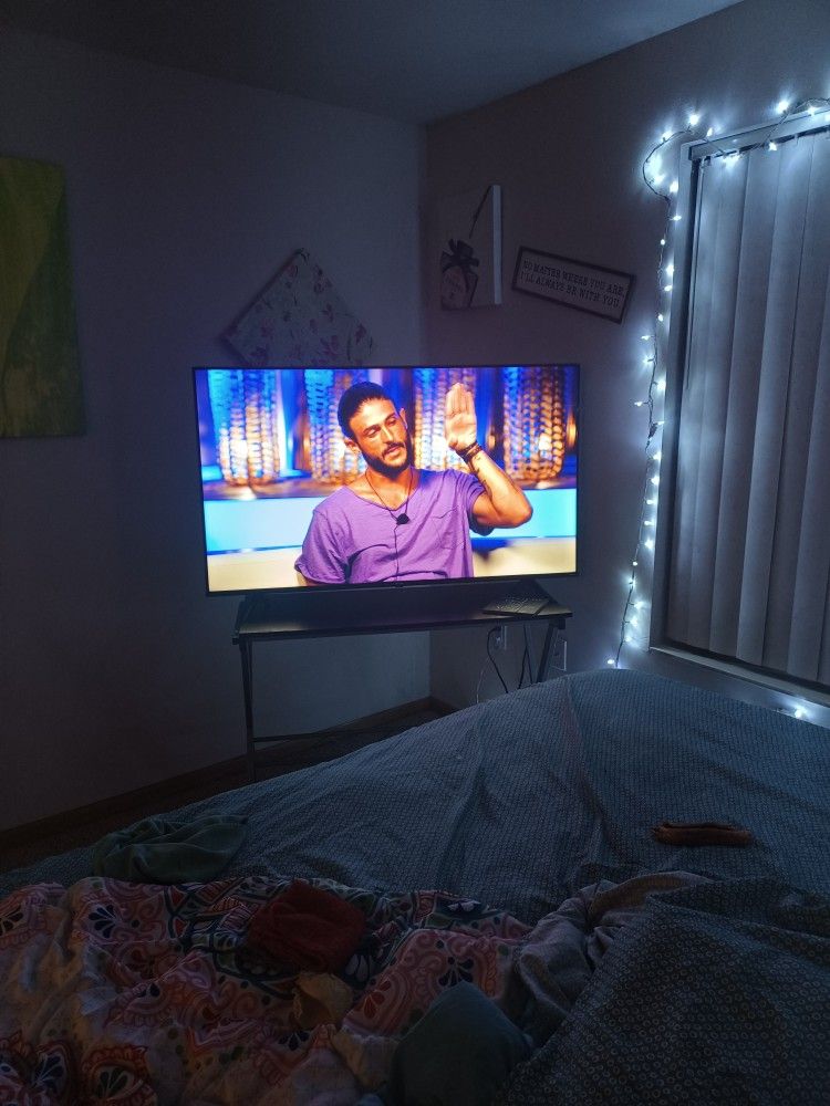 55 Inch Android Hisense TV With Remote 200