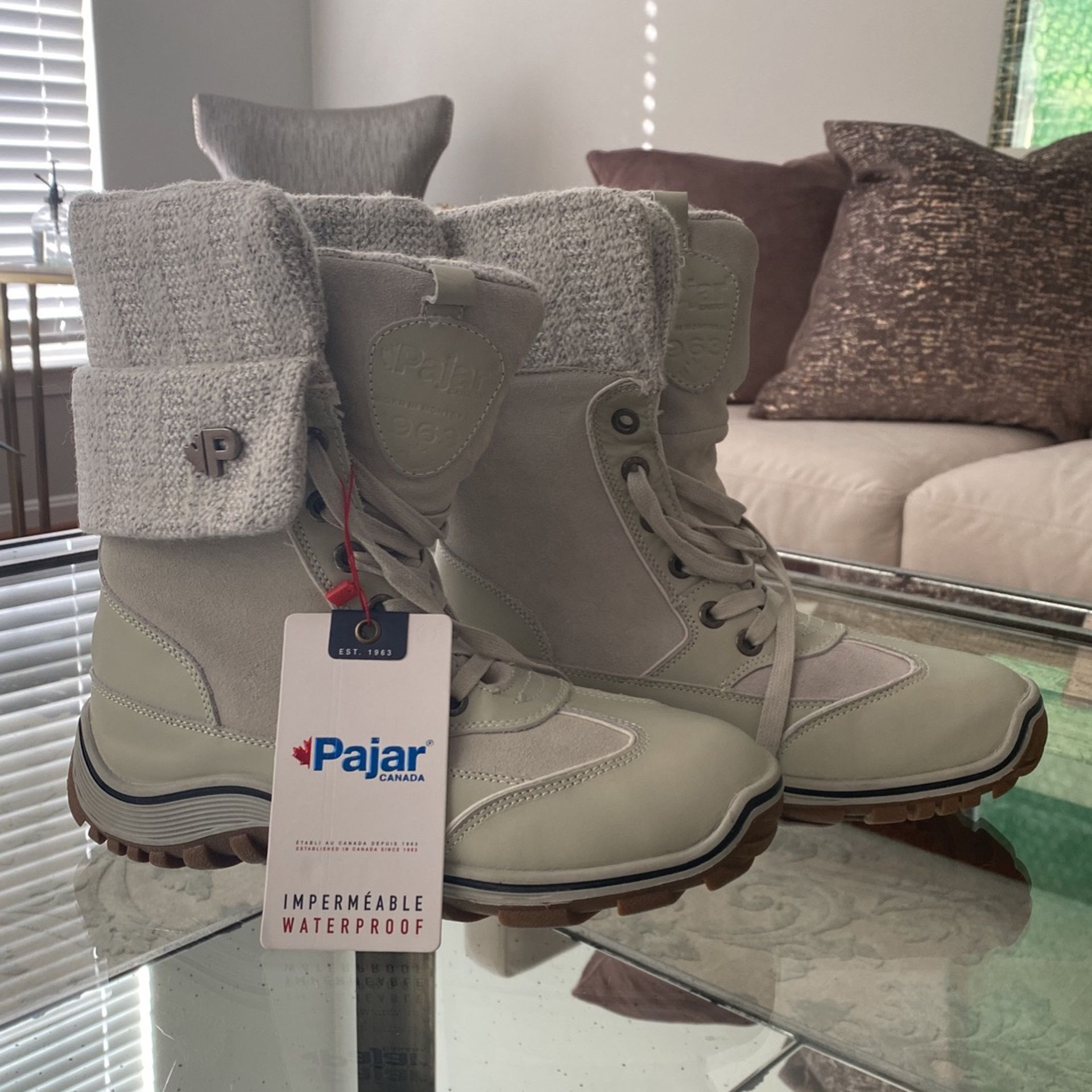 Pajar Women Ski Boots! Size 10. <brand new>