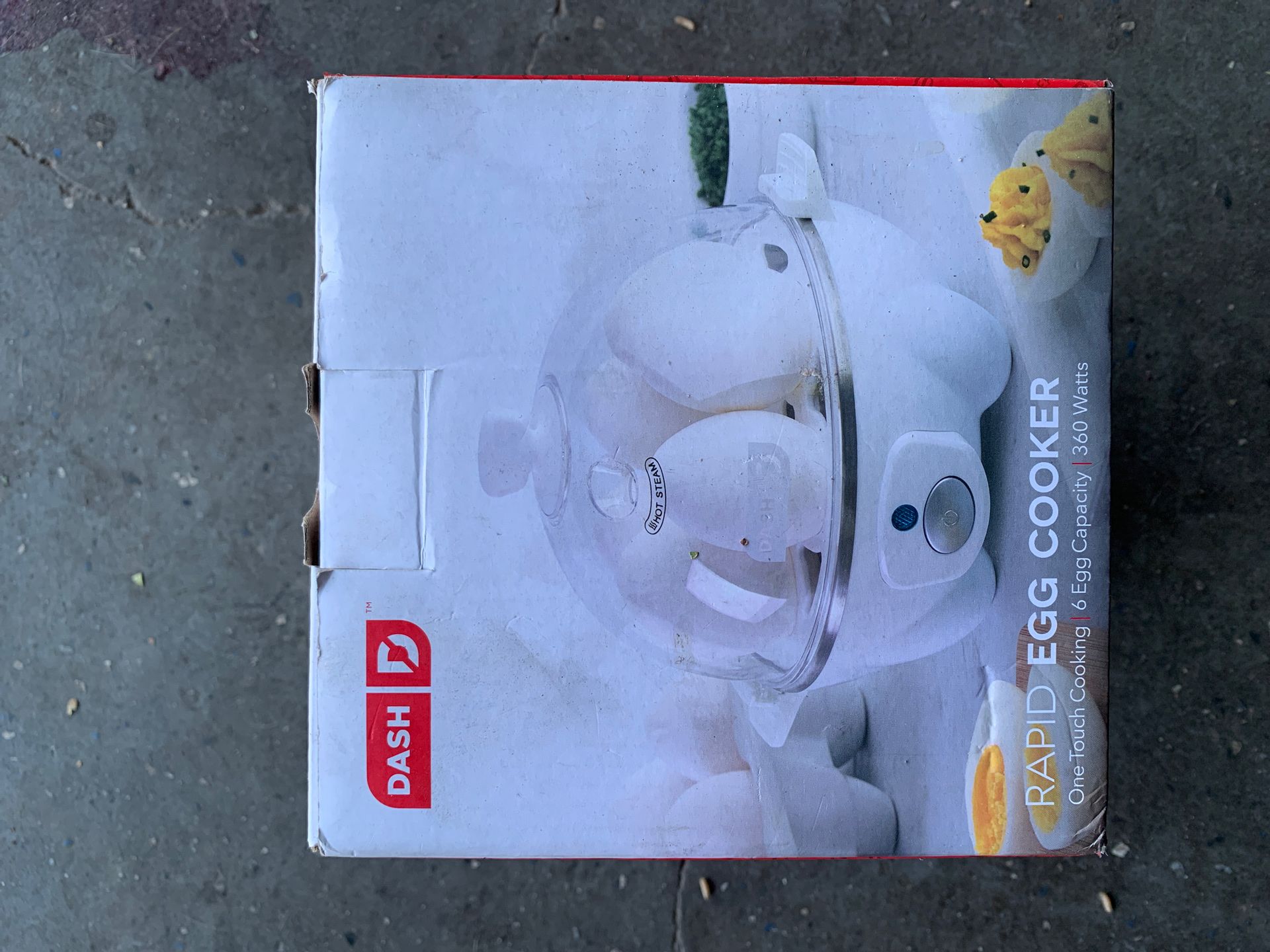 Egg cooker cooks eggs quickly electronically