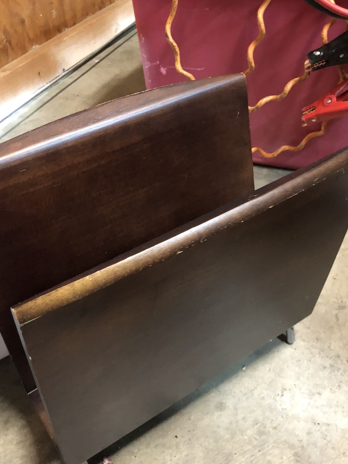 Magazine rack (Solid maple)