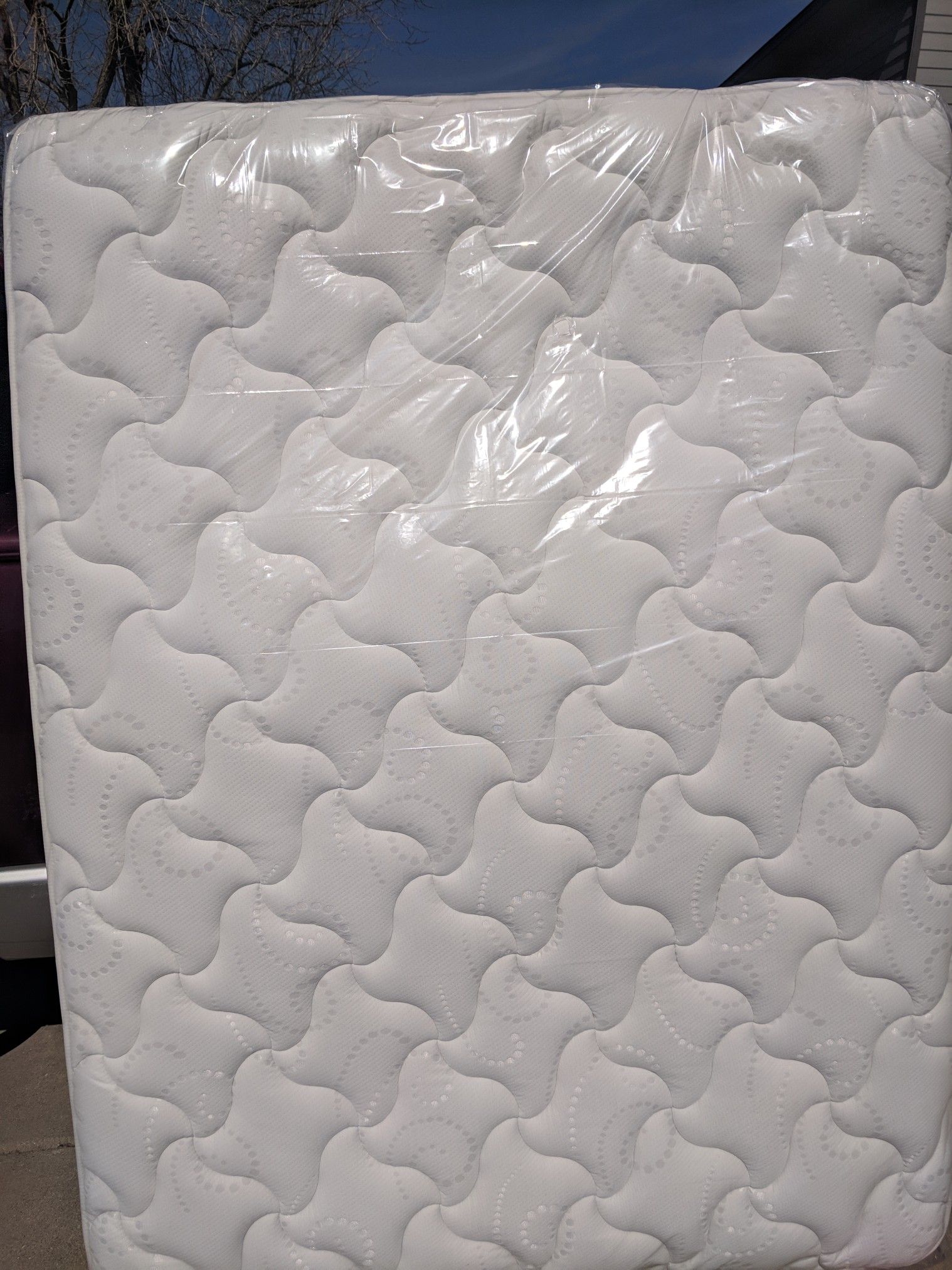 UP FOR SALE A QUEEN DENVER MATTRESS "DURANGO" FIRM MATTRESS BOXSPRING & INCLUDES DELIVERY ! for