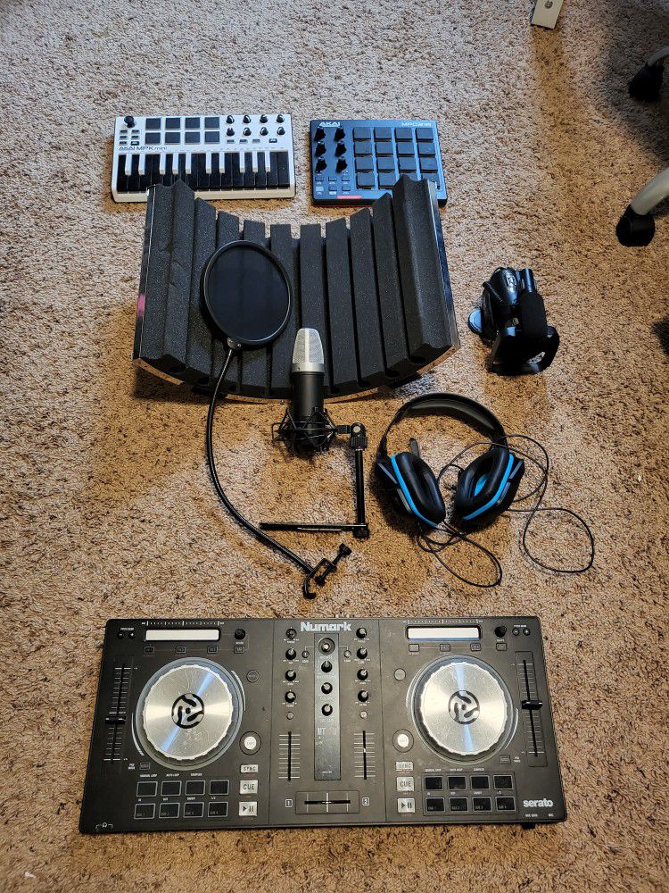 Dj Equipment For Parties Or Podcasting.