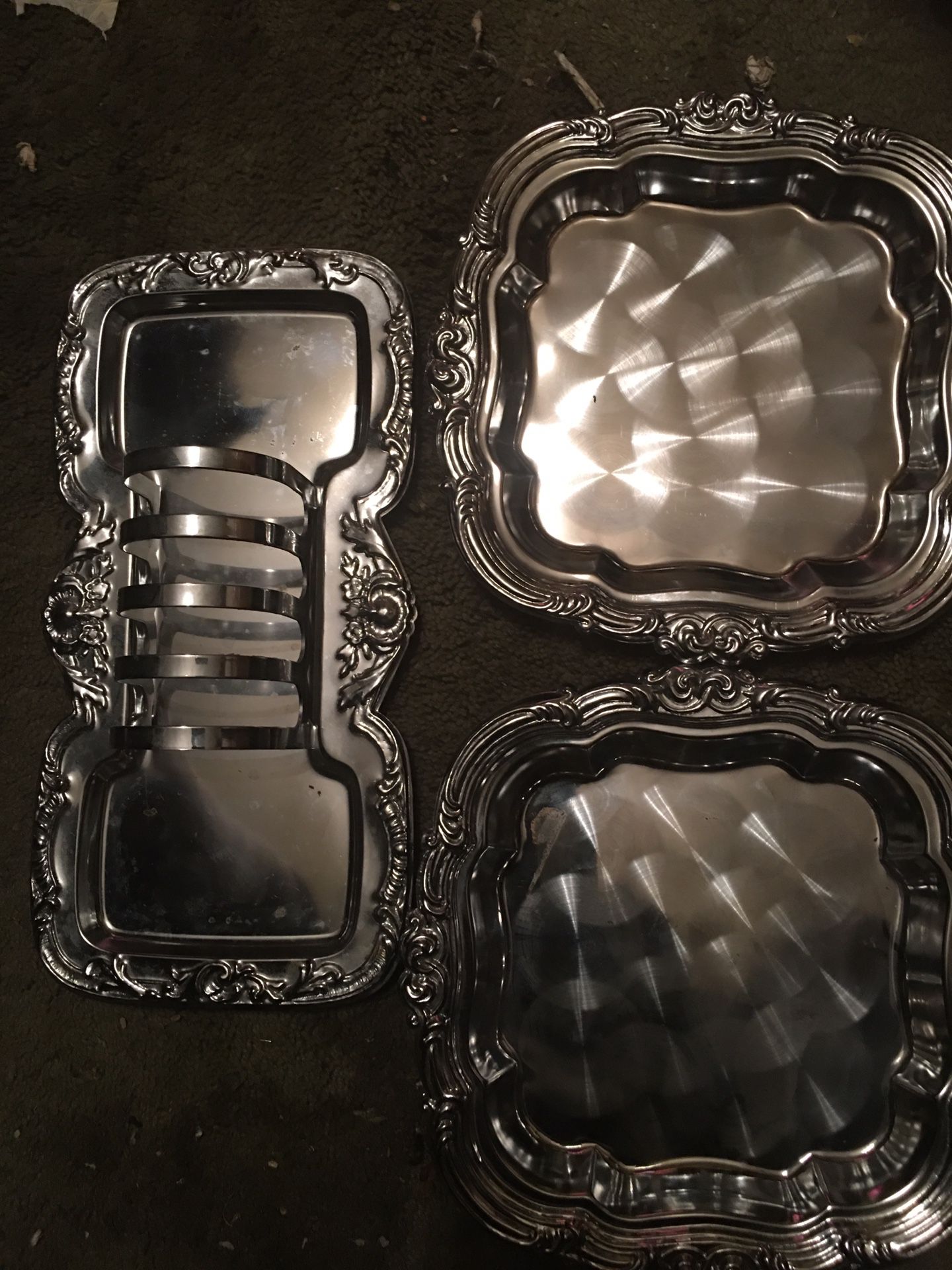 BRAND NEW SILVER PLATED BREAD DISH AND PLATE HOLDER $20.00