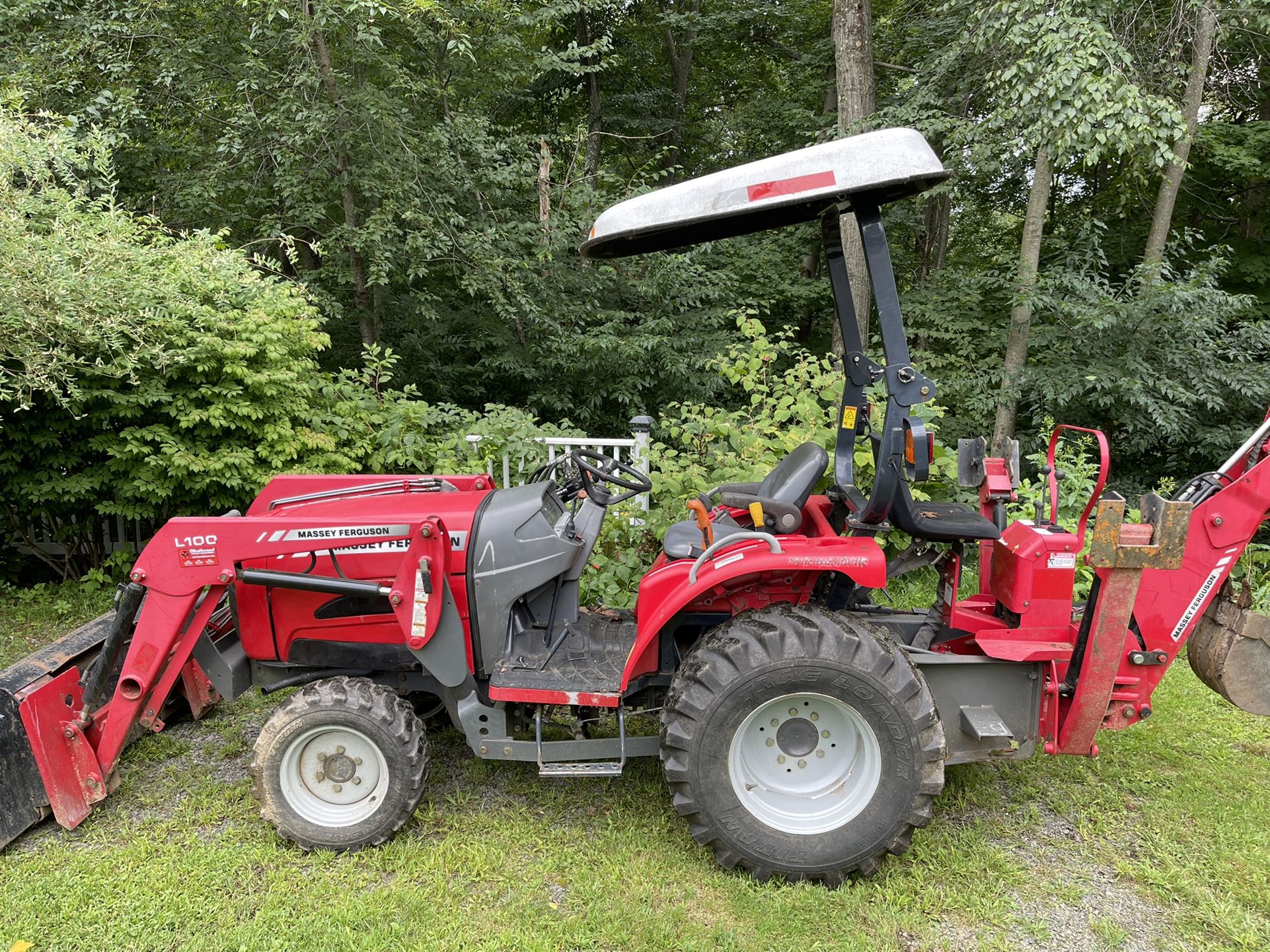 Tractor /backhoe