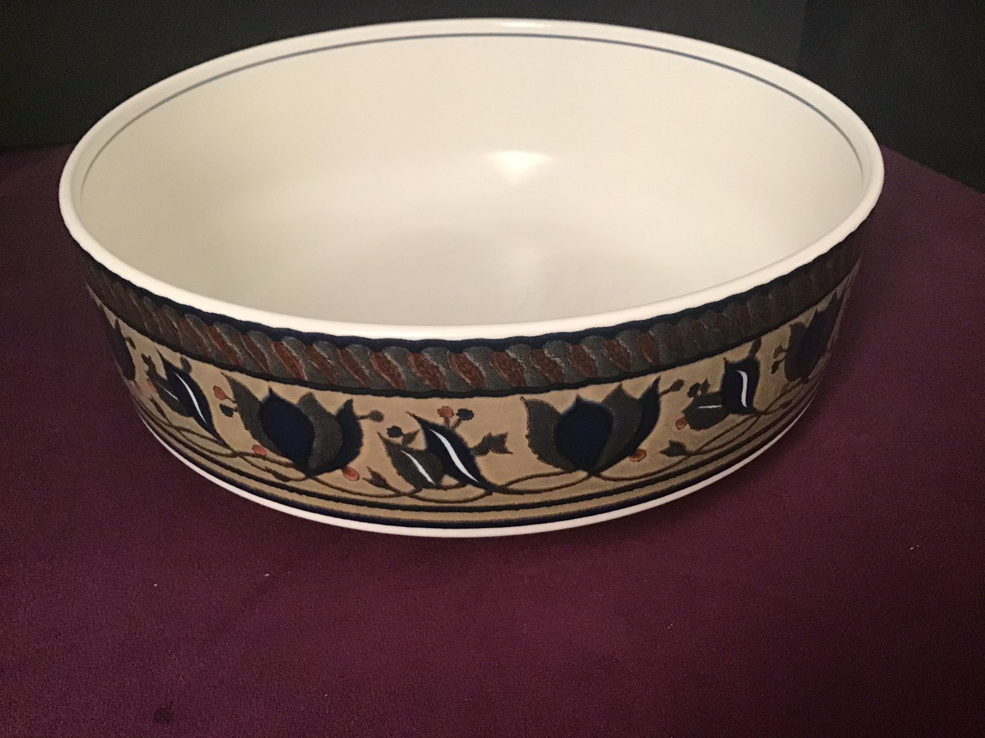 Mikasa Intaglio (5)Serving Pieces 1 med and 1 large serving bowl, 1 rectangle,1- 2 pc oval covered casserole ceramic bakeware set.